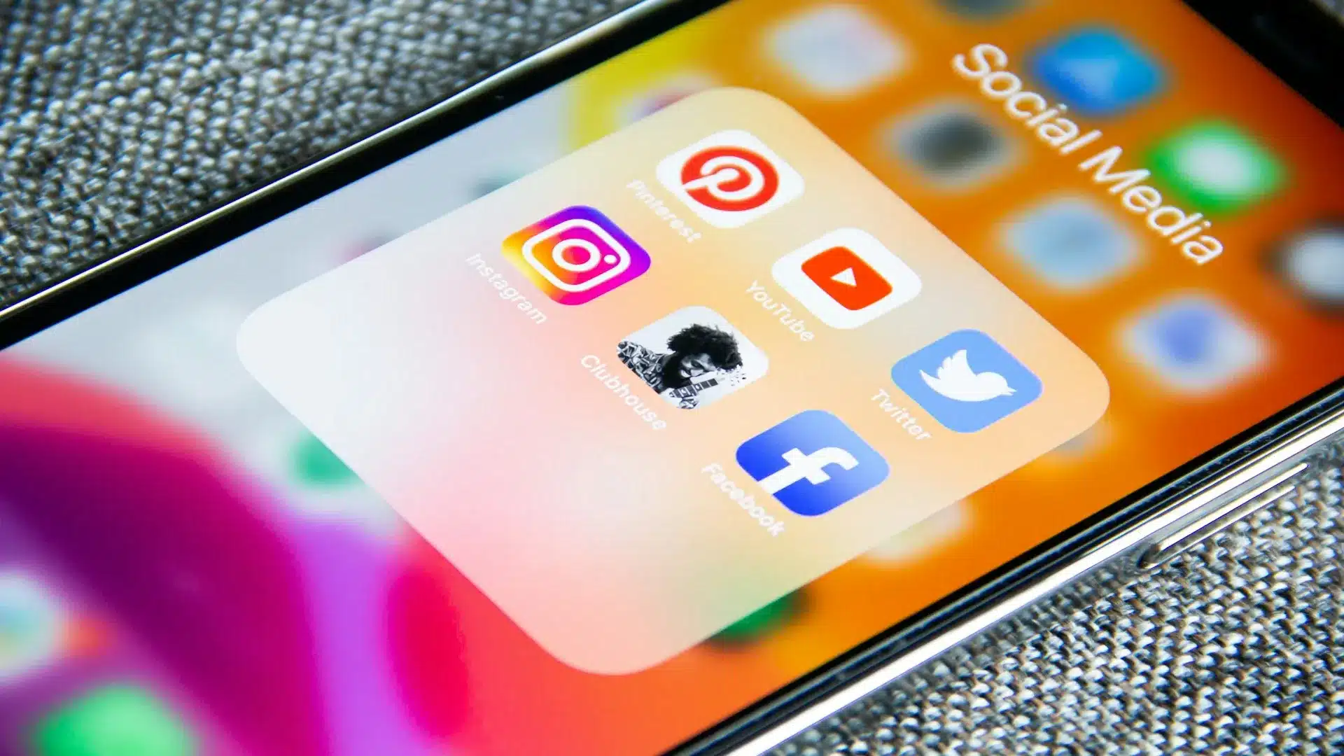 Social Media Advertising 1 Social Media Advertising 1